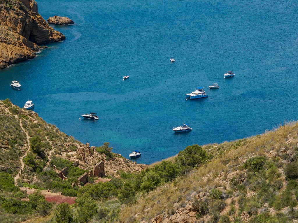 Qué tener en cuenta al fondear en calas mediterráneas