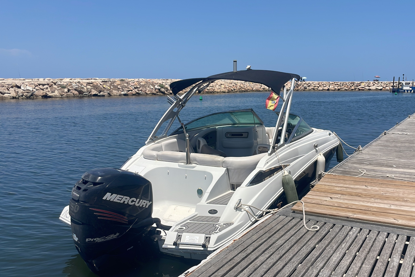 Cómo elegir un barco cómodo para pasar muchas horas fondeado en cala